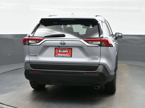 Used 2022 Toyota RAV4 XLE w/ Convenience Package AWD/4WD image 5
