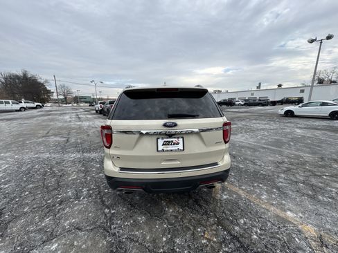 Used 2018 Ford Explorer XLT w/ Equipment Group 202A image 33