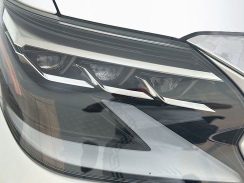 Used 2023 Lexus GX 460 Premium w/ Premium Package image 38