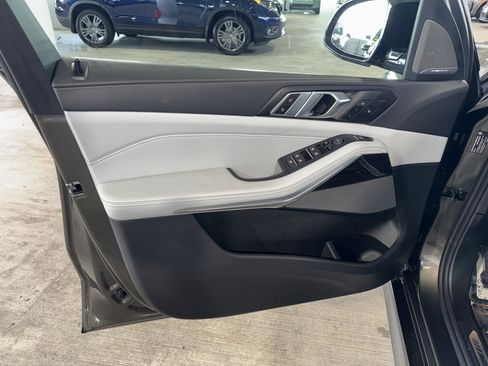 Used 2025 BMW X5 M60i w/ Executive Package image 17