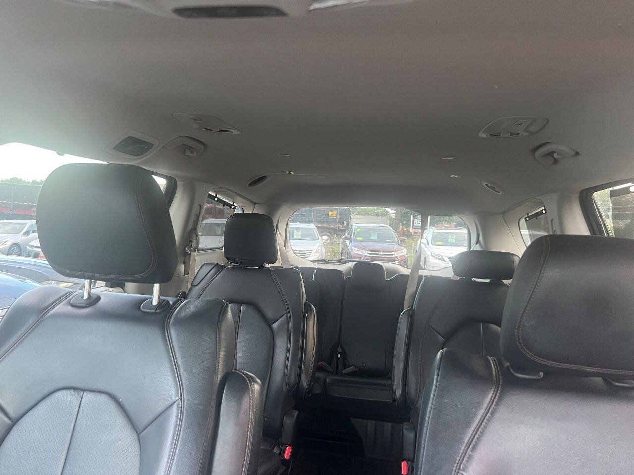 Used 2020 Chrysler Pacifica Touring-L FWD image 35