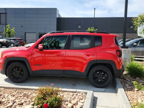 Used 2020 Jeep Renegade Altitude FWD image 2