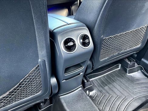 Used 2022 Mercedes-Benz GLB 250 GLB 250 w/ Premium Package Lite image 31