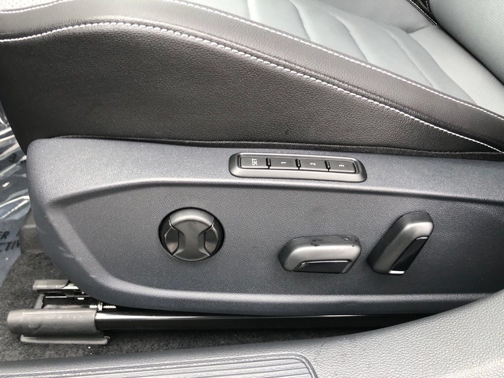 Used 2026 Volkswagen Jetta SEL FWD image 8