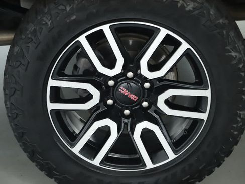 Used 2023 GMC Sierra 1500 SLT w/ SLT Premium Package AWD/4WD image 12