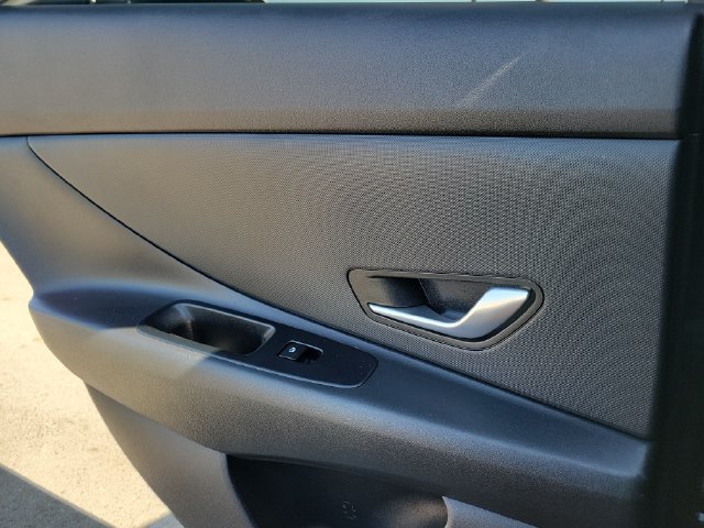 Used 2024 Hyundai Elantra SE FWD image 21