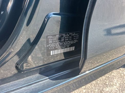 Used 2025 Genesis G70 2.5T image 35