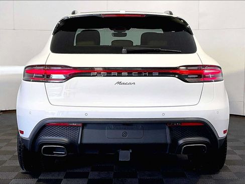 Certified 2024 Porsche Macan AWD/4WD image 6