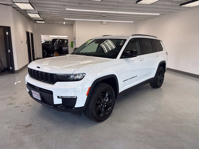 Used 2024 Jeep Grand Cherokee L Limited w/ Black Appearance Package AWD/4WD image 3
