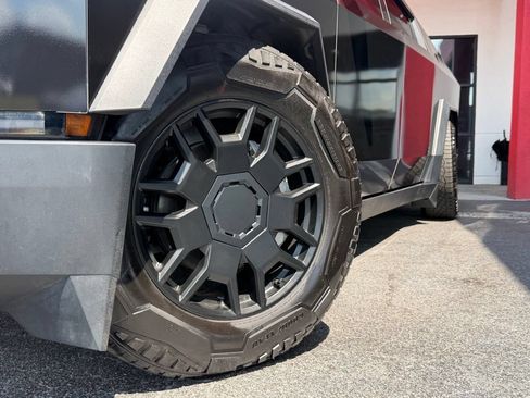 Used 2024 Tesla Cybertruck AWD Crew Cab image 2