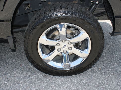 Used 2023 Ford F150 Lariat w/ FX4 Off-Road Package AWD/4WD image 12