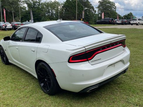Used 2018 Dodge Charger R/T RWD image 3