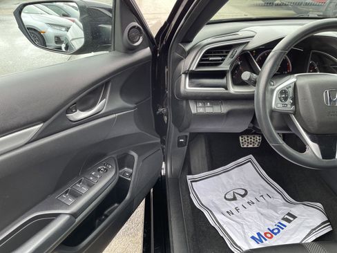 Used 2020 Honda Civic Sport image 2