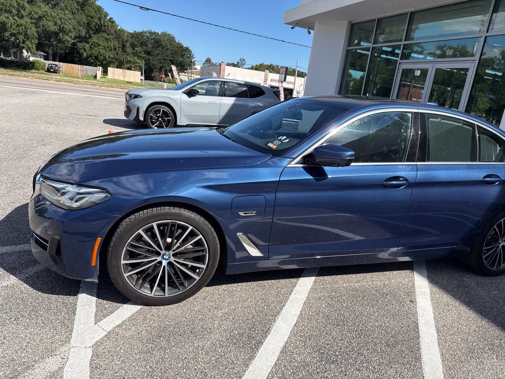 Used 2023 BMW 530e w/ Executive Package RWD image 12