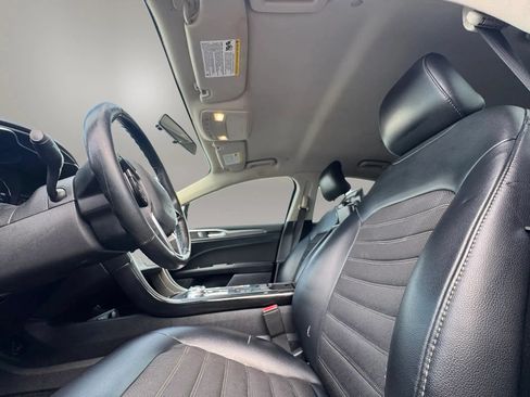 Used 2017 Ford Fusion SE w/ Equipment Group 601A FWD image 12