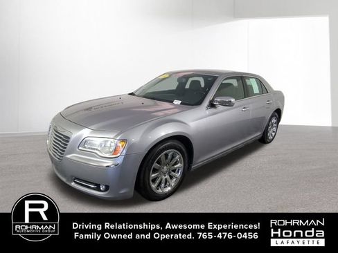 Used 2014 Chrysler 300 C RWD image 10