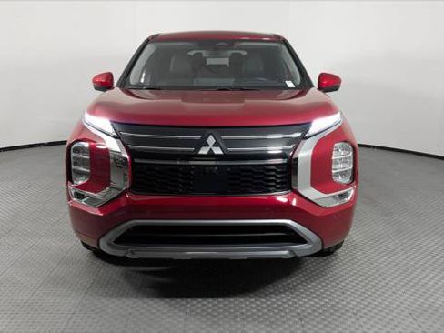 Used 2025 Mitsubishi Outlander SE FWD image 12