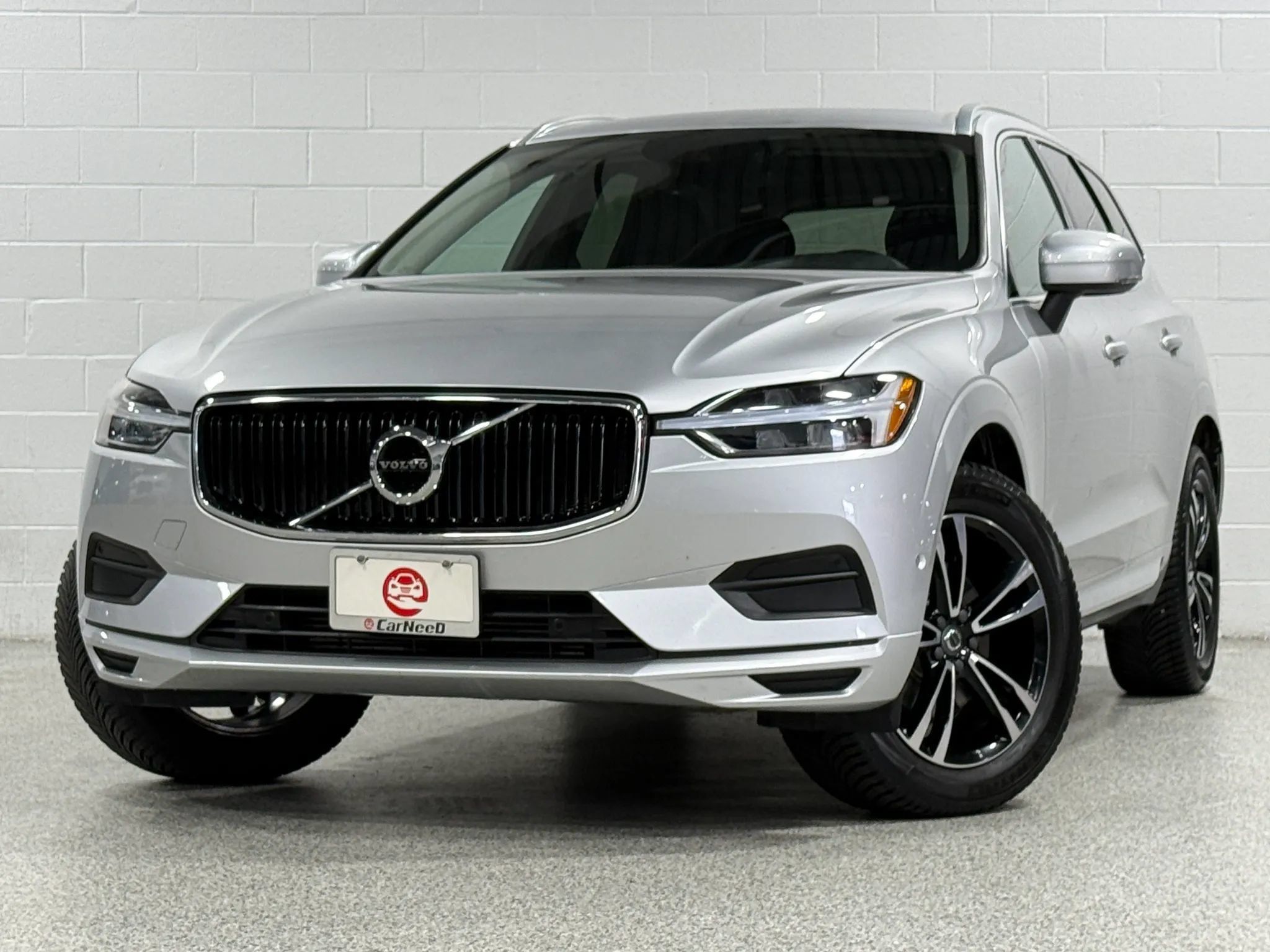 Used 2019 Volvo XC60 T5 Momentum w/ Multimedia Package AWD/4WD image 2