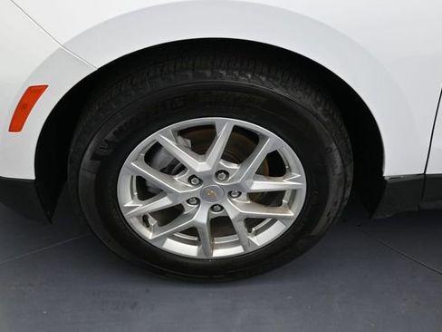 Used 2024 Chevrolet Equinox LS w/ LS Convenience Package FWD image 9