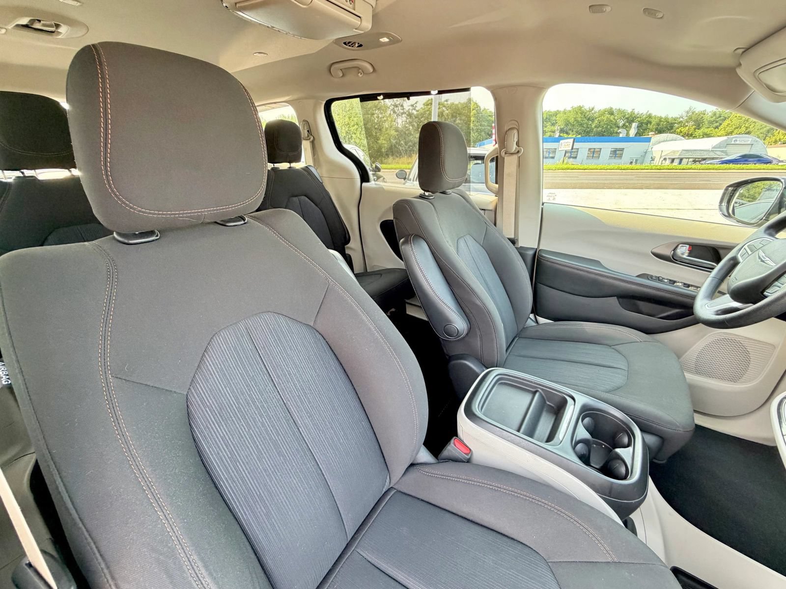 Used 2020 Chrysler Pacifica Touring w/ Tire & Wheel Group FWD image 39