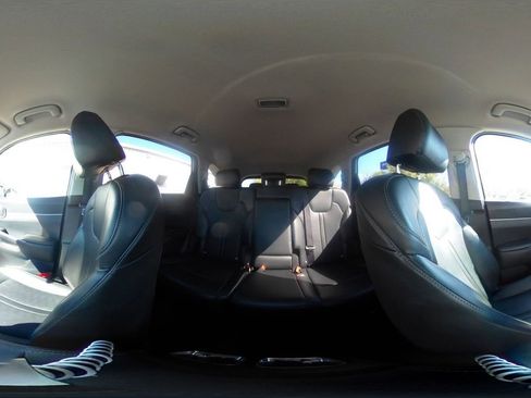 Used 2024 Kia Sorento S image 44