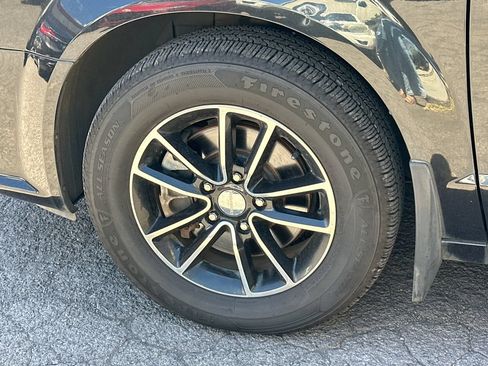 Used 2018 Dodge Grand Caravan SE FWD image 12