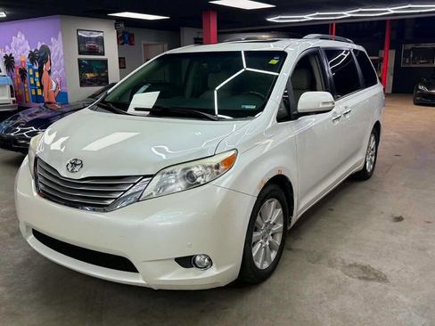 Used 2013 Toyota Sienna Limited w/ Convenience Pkg FWD image 1