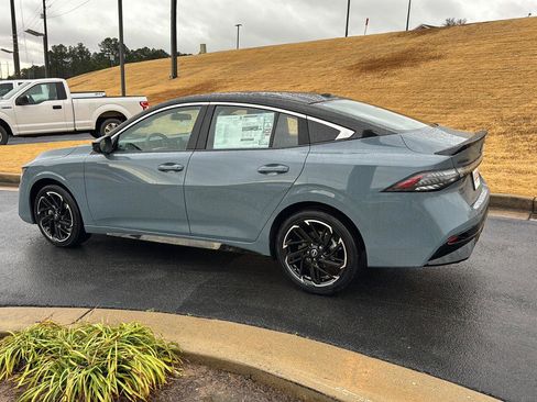 New 2026 Nissan Sentra SR w/ Floor Mat Package FWD image 3