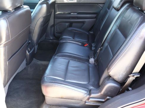 Used 2015 Ford Explorer XLT w/ Equipment Group 202A image 19