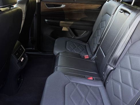Used 2024 Volkswagen Atlas SE AWD/4WD image 32
