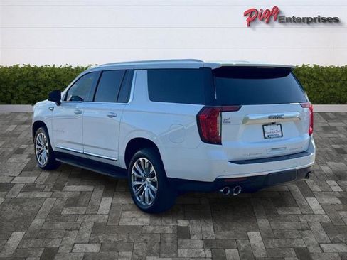 Used 2023 GMC Yukon XL Denali image 2