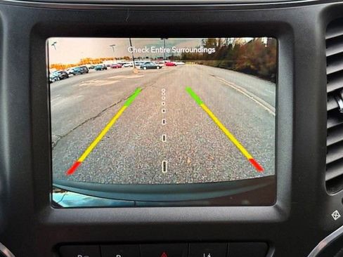 Used 2023 Jeep Cherokee Trailhawk image 35