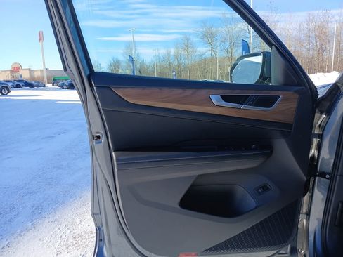 Used 2024 Volkswagen Atlas SE image 9