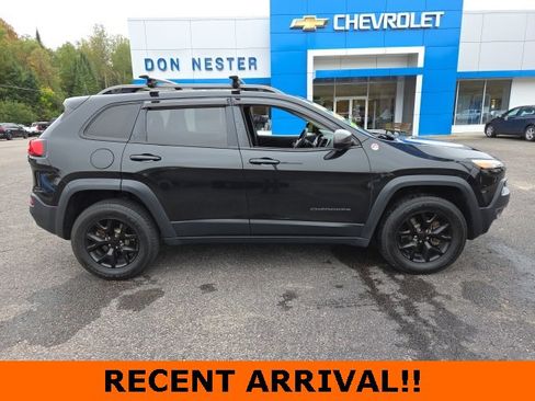 Used 2015 Jeep Cherokee Trailhawk w/ Cold Weather Group image 22