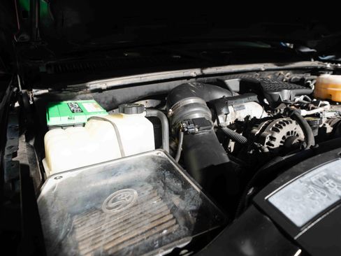 Used 2004 Chevrolet Silverado 2500 LT w/ Heavy-Duty Power Package image 31