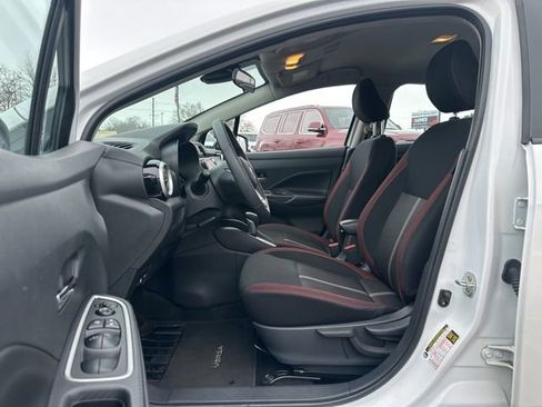 Used 2024 Nissan Versa SR image 9