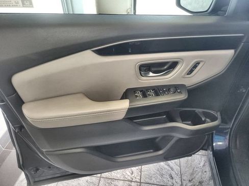 Used 2023 Honda Pilot Touring image 13