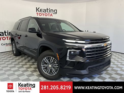 Used 2026 Chevrolet Traverse LT image 2