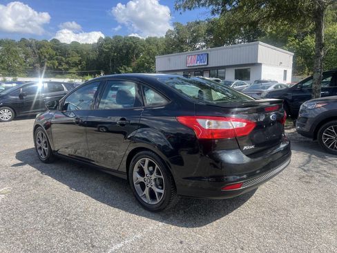Used 2014 Ford Focus SE w/ Equipment Group 201A image 12