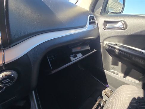 Used 2018 Dodge Journey SE w/ Blacktop Package FWD image 19