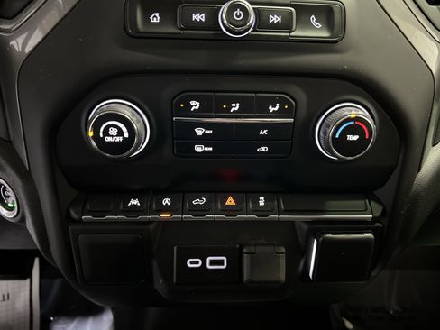 Used 2022 Chevrolet Silverado 1500 Custom image 20