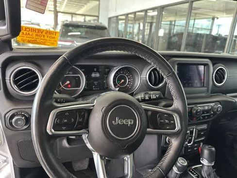 Used 2018 Jeep Wrangler Unlimited Sahara w/ Cold Weather Group AWD/4WD image 6