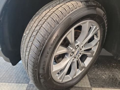 Used 2023 Ford Explorer XLT w/ Equipment Group 202A image 8