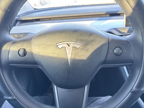 Used 2021 Tesla Model Y Long Range image 14