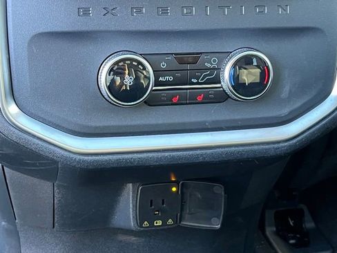 Used 2025 Ford Expedition Platinum AWD/4WD image 18