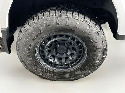 Used 2023 Chevrolet Colorado LT image 11