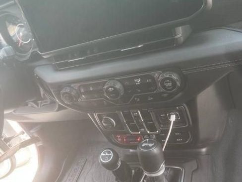 Used 2025 Jeep Wrangler Unlimited Rubicon w/ Safety Group AWD/4WD image 12