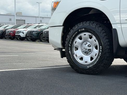 Used 2022 Nissan Titan SV AWD/4WD image 42