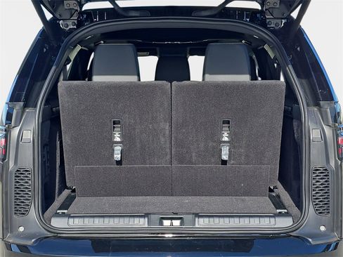 New 2026 Land Rover Discovery Limited Edition image 15
