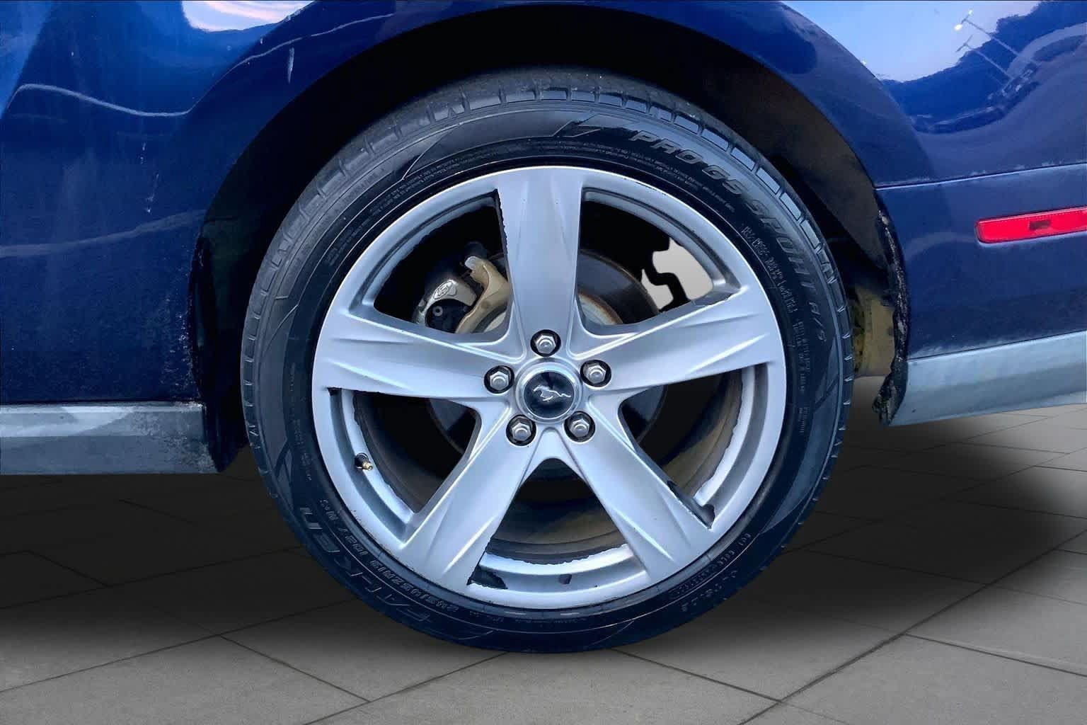 Used 2011 Ford Mustang Coupe w/ 101A Rapid Spec Order Code RWD image 8